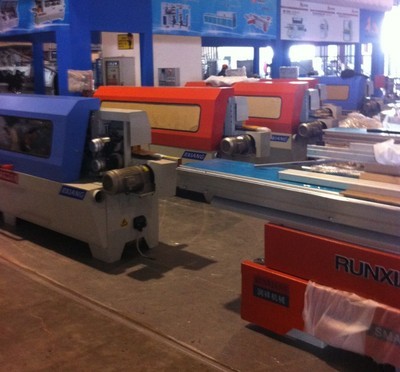 供应半自动直线封边机 高速电机驱动的木材加工机械